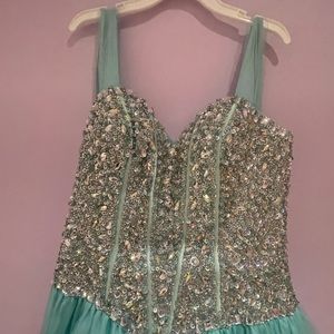 PRINCESS GOWN SWEETHEART NECKLINE CORSET WAIST IN GREAT CONDITION